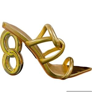 NIB Azalea Wang Golden open toe sandals with ring heels size 8